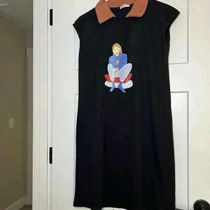 3158 Classic Black Sleeveless Dress Size S/M With Brown Collar Graphic Of Girl